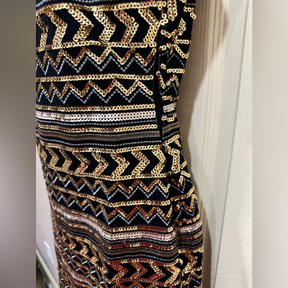 Black and gold sequin dress, very nice dress, still in good condition!!! - Picture 3 of 6